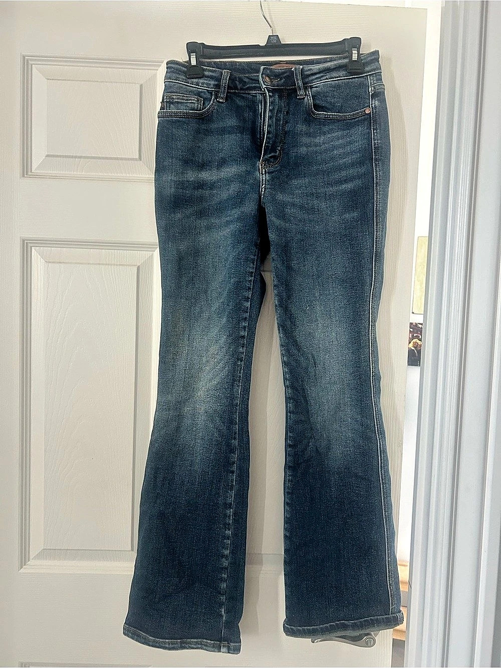 Silver Jeans Co. Suki Mid Rise Slim Bootcut Jeans. Women's Boot Cut Jeans in